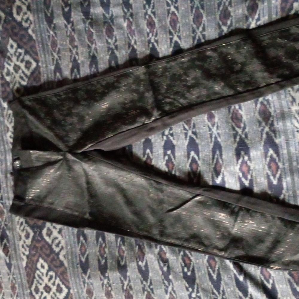 Stretch pants with gold embroidery